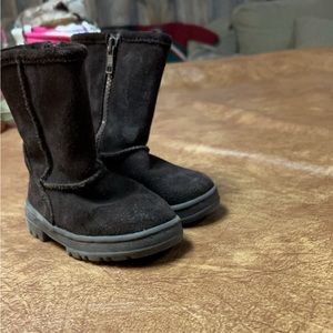 Brown boots. Fair condition!